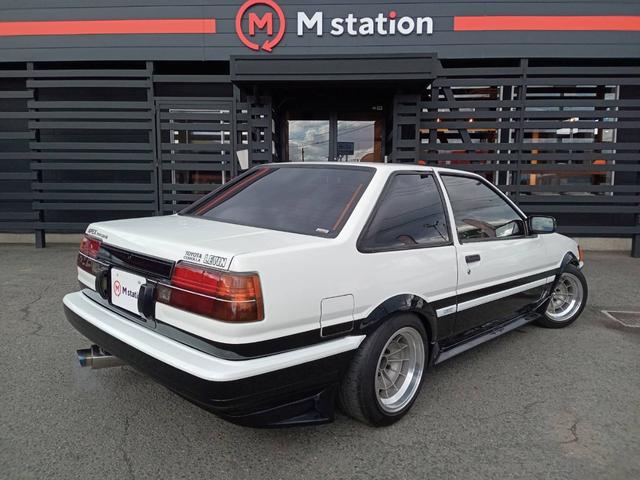 カローラレビン ＧＴ　ＡＰＥＸ　白黒全塗装　タイベル交換済　社外フルエアロ　５次元マフラー　ＢＬＩＴＺ車高調　ＡＰＥＸエアクリ　社外Ｆタワーバー　ビートラッシュＲタワーバー　社外ステアリング　レカロ製セミバケ　トスコ１４インチＡＷ（6枚目）