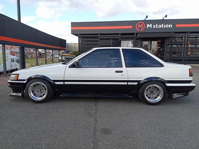 カローラレビン ＧＴ　ＡＰＥＸ　白黒全塗装　タイベル交換済　社外フルエアロ　５次元マフラー　ＢＬＩＴＺ車高調　ＡＰＥＸエアクリ　社外Ｆタワーバー　ビートラッシュＲタワーバー　社外ステアリング　レカロ製セミバケ　トスコ１４インチＡＷ（7枚目）