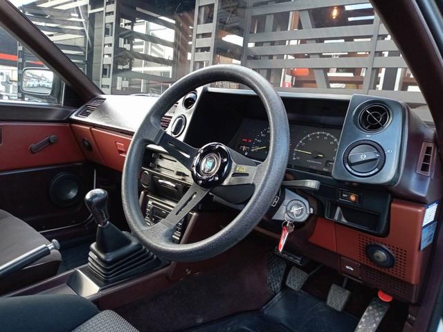 カローラレビン ＧＴ　ＡＰＥＸ　白黒全塗装　タイベル交換済　社外フルエアロ　５次元マフラー　ＢＬＩＴＺ車高調　ＡＰＥＸエアクリ　社外Ｆタワーバー　ビートラッシュＲタワーバー　社外ステアリング　レカロ製セミバケ　トスコ１４インチＡＷ（30枚目）