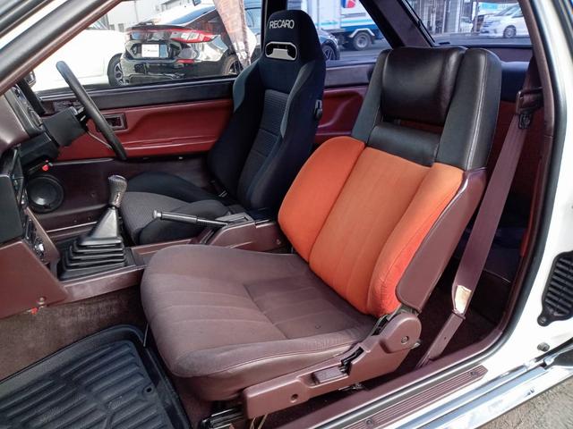 カローラレビン ＧＴ　ＡＰＥＸ　白黒全塗装　タイベル交換済　社外フルエアロ　５次元マフラー　ＢＬＩＴＺ車高調　ＡＰＥＸエアクリ　社外Ｆタワーバー　ビートラッシュＲタワーバー　社外ステアリング　レカロ製セミバケ　トスコ１４インチＡＷ（35枚目）