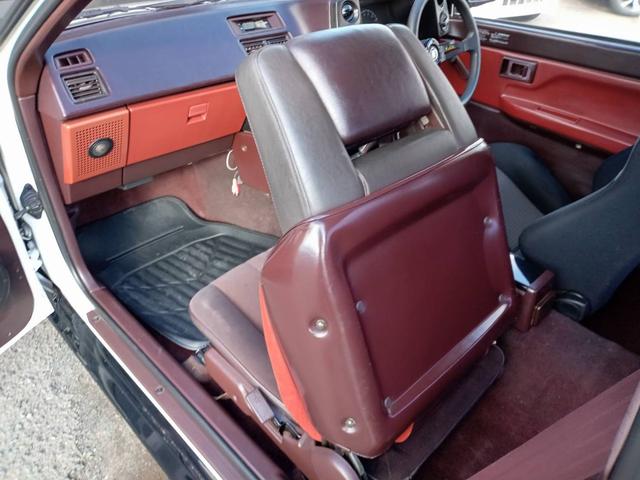 カローラレビン ＧＴ　ＡＰＥＸ　白黒全塗装　タイベル交換済　社外フルエアロ　５次元マフラー　ＢＬＩＴＺ車高調　ＡＰＥＸエアクリ　社外Ｆタワーバー　ビートラッシュＲタワーバー　社外ステアリング　レカロ製セミバケ　トスコ１４インチＡＷ（37枚目）