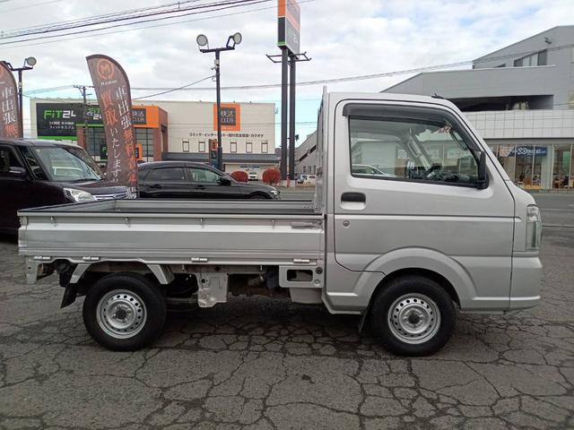 キャリイトラック ＫＣパワステ　１オーナー　スズキデュアルカメラブレーキサポート　パートタイム４ＷＤ　５速ＭＴ　車線逸脱警報　オートライト　横滑り防止　パワステ　ＡＢＳ　禁煙車（5枚目）