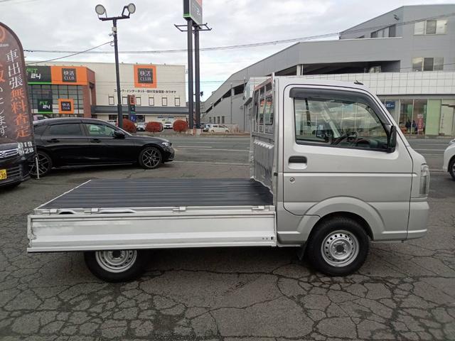 キャリイトラック ＫＣパワステ　１オーナー　スズキデュアルカメラブレーキサポート　パートタイム４ＷＤ　５速ＭＴ　車線逸脱警報　オートライト　横滑り防止　パワステ　ＡＢＳ　禁煙車（7枚目）