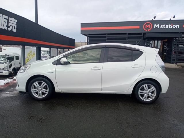 アクア S ハイブリッド 社外ナビTV オートライト 社外15インチAW 禁煙車 プッシュスタート 電動格納式ミラー(6枚目)