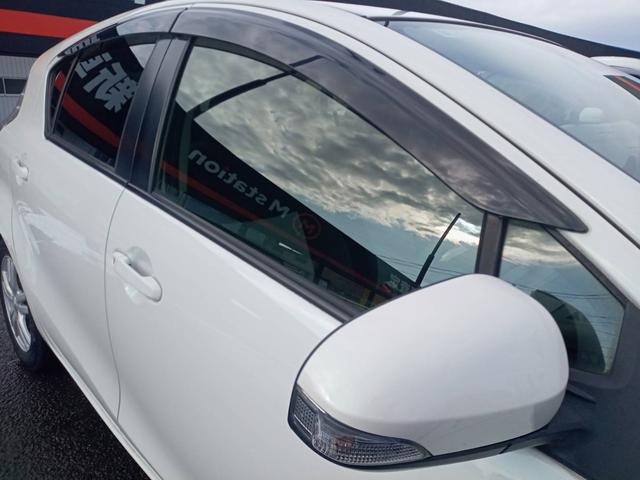 アクア S ハイブリッド 社外ナビTV オートライト 社外15インチAW 禁煙車 プッシュスタート 電動格納式ミラー(10枚目)