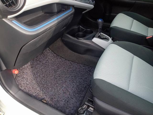 アクア S ハイブリッド 社外ナビTV オートライト 社外15インチAW 禁煙車 プッシュスタート 電動格納式ミラー(31枚目)