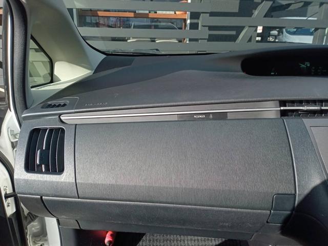 プリウス S ハイブリッド 寒冷地仕様 純正ナビ フルセグTV バックカメラ ステアリングリモコン オートライト HIDヘッドライト フロントフォグ プッシュスタート トノカバー 禁煙車(26枚目)