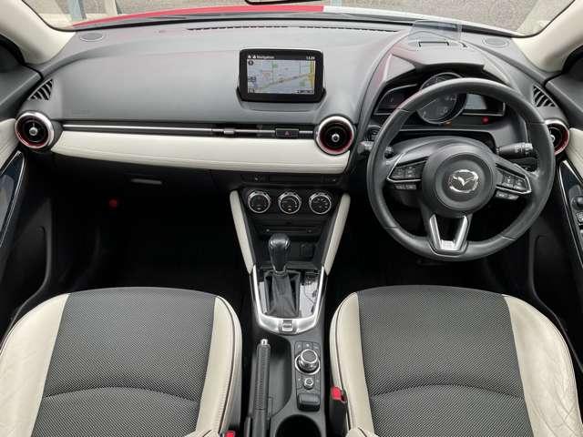 デミオ 13Sツーリング Lパッケージ 衝突軽減 純正ナビ バックカメラ クルコン アイドリングストップ 横滑り防止装置 障害物センサ- 車線逸脱警報 シートヒーター ドラレコ フルセグTV DVD再生 スマートキー LEDライト アルミ(4枚目)