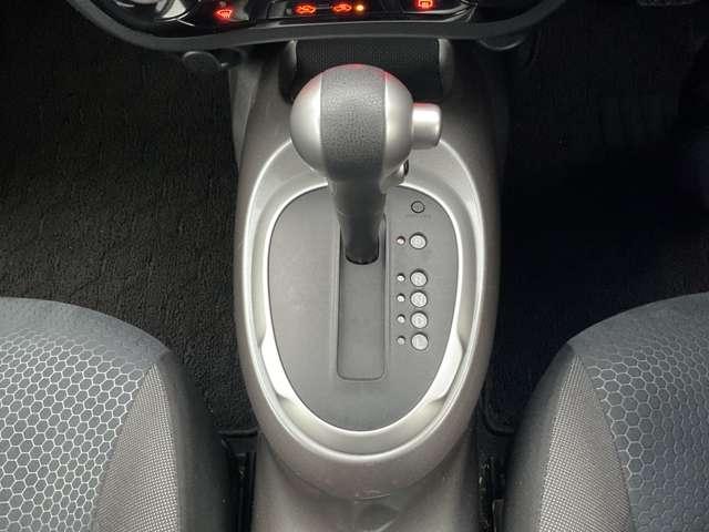 ジューク １５ＲＸ　Ｖセレクション　衝突軽減　ナビ　３６０°モニター　キセノン　ＥＴＣ　アイドリングストップ　横滑り防止装置　車線逸脱警報　オートマチックハイビーム　ドラレコ　フルセグ　ＤＶＤ再生　インテリキー　アルミ　オートエアコン（13枚目）