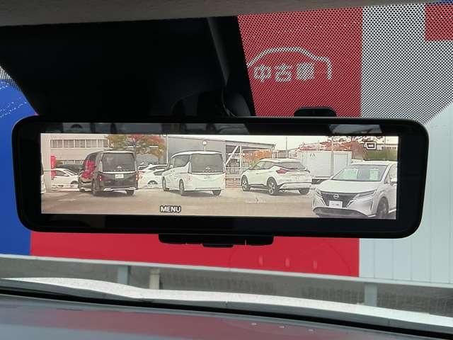 �y�C���e���W�F���g�@���[���~���[�z����̃J�����f�����~���[�ʂɉf���o���āB�N���A�Ȍ�����E���m�ۂ��܂��B