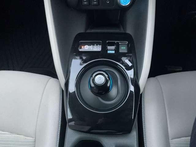 リーフ Ｘ　プロパイロット　メーカーナビ　バックカメラ　障害物センサー　車線逸脱警報　シートヒーター　ドライブレコーダー　フルセグＴＶ　ＤＶＤ再生　インテリキー　ＬＥＤライト　ＥＴＣ　純正アルミ　横滑り防止装置（11枚目）