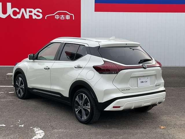キックス Ｘ　ツートーンインテリアエディション　社用車ＵＰ　プロパイロット　ワイドナビＴＶ　ＥＴＣ　エマージェンシーブレーキ　アラウンドビューモニター　障害物センサー　スマートミラー　シートヒーター　ドラレコ　インテリキー　ＬＥＤライト　ＤＶＤ再生（3枚目）