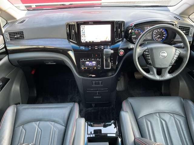 エルグランド ２５０ハイウェイスタープレミアムアーバンクロム　後期　衝突軽減　ワイドナビ　後席モニタ－　クルコン　アラウンドビューモニター　障害物センサー　シートヒーター　ドラレコ　フルセグＴＶ　ＥＴＣ　電動シート　オットマン　両側電動スライドドア　ワンオーナ－（4枚目）