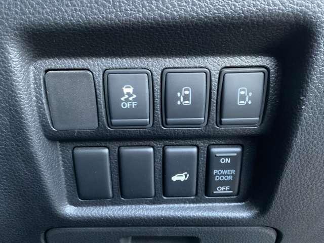 エルグランド ２５０ハイウェイスタープレミアムアーバンクロム　後期　衝突軽減　ワイドナビ　後席モニタ－　クルコン　アラウンドビューモニター　障害物センサー　シートヒーター　ドラレコ　フルセグＴＶ　ＥＴＣ　電動シート　オットマン　両側電動スライドドア　ワンオーナ－（14枚目）