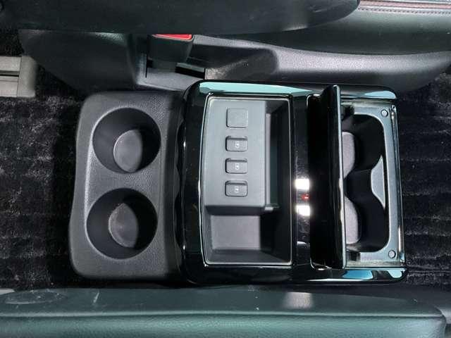 エルグランド ２５０ハイウェイスタープレミアムアーバンクロム　後期　衝突軽減　ワイドナビ　後席モニタ－　クルコン　アラウンドビューモニター　障害物センサー　シートヒーター　ドラレコ　フルセグＴＶ　ＥＴＣ　電動シート　オットマン　両側電動スライドドア　ワンオーナ－（16枚目）