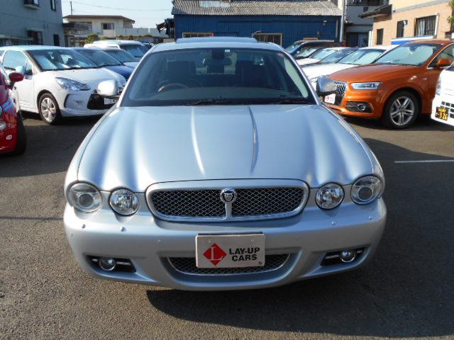 XJ 4.2エグゼクティブ 黒革シート サンルーフ 新タイヤ(2枚目)