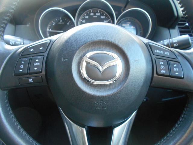 便利なステアリングスイッチついています