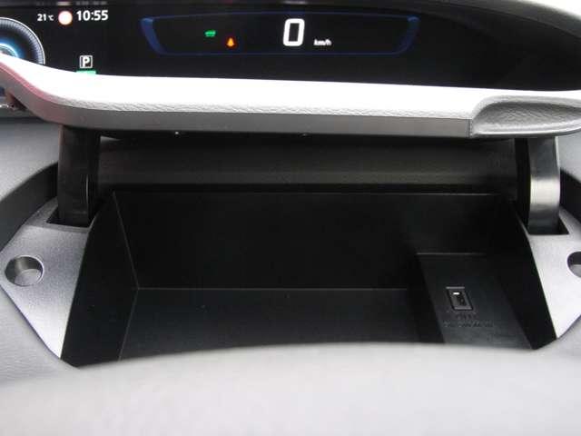 �^�]�Ȃ̃��[�^�[���̎��[�X�y�[�X���ɂt�r�a�d���\�P�b�g���������܂��B�Q��ڃV�[�g�̑O�i���E�j�Ɋe�P�A�R��ڃV�[�g�̉��i���E�j�Ɋe�P�̂T��������܂��̂ŕ֗��ł��ˁB