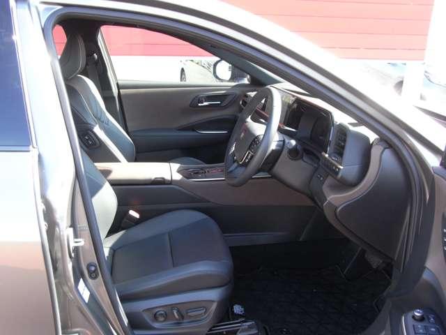 クラウンクロスオーバー ２．５　Ｇ　レザー　パッケージ　Ｅ－Ｆｏｕｒ　４ＷＤ　・ディーラーＯＰ　ＴＶコントロールキット（20枚目）