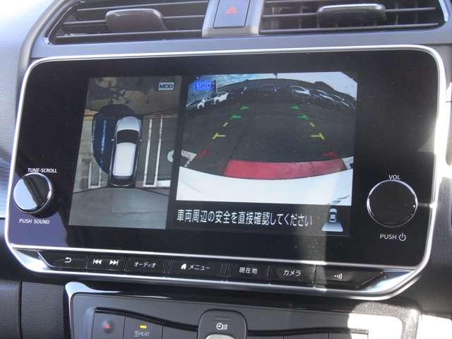 アラウンドビューモニター搭載！大型ＮＣナビには真上から見下ろしているかのような映像を見ながらスムースに駐車できます。さらに人や自転車など周囲に動くものがあると表示とブザーでお知らせしますので安心です。
