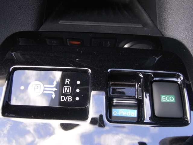 ｅ-ＰｅｄａｌのＯＮ／ＯＦＦスイッチとＥＣＯモードＯＮ／ＯＦＦスイッチです。　※個人的には両方ＯＮにして、プロパイまたはワンペダル走行でリーフに乗ってます。プロパイはアクセルペダルを踏む必要がないので
