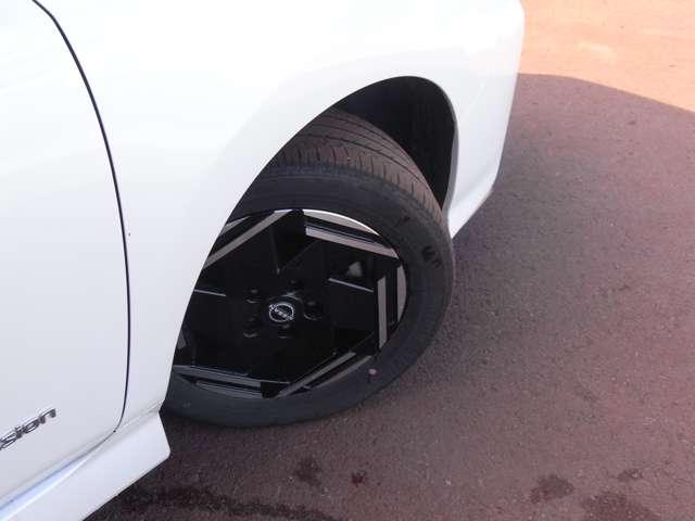 リーフ ｅ＋　Ｘ　・試乗車ＵＰ　・メーカーＯＰ（5枚目）