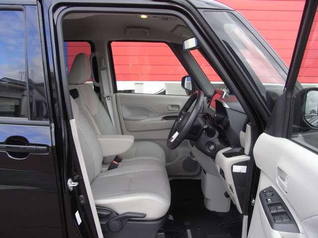 ���邭���a�̂Ƃꂽ�D�������͋C�̃C���e���A�ł��@�B����n�d�l�ŁA�O�ȃq�[�^�t�V�[�g�ł��B�V�[�g���g�����Ȃ�̂ŁA�������������������K�ɉ^�]�ł��܂��B�X�e�A�����O���h�A�~���[���q�[�^�[�t�ł��B