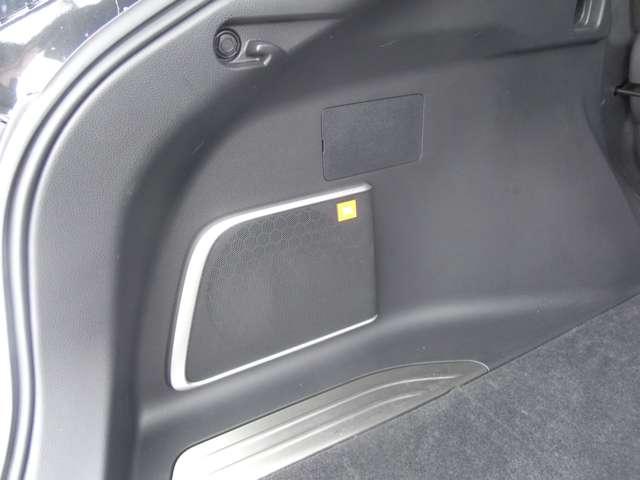 �i�a�k�v���~�A���T�E���h�V�X�e���i�X�X�s�[�J�[�j���ځB������Ԃɍ��킹�āA�X�s�[�J�[��z�u���A��p�A���v�ɂ��A���k�ȃ`���[�j���O�B���͂̃T�E���h�����y���݂��������B