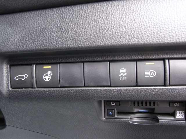 �g�����N�͉^�]�Ȃ̃X�C�b�`�ŊJ���邱�Ƃ��ł��܂��B�X�e�A�����O�q�[�^�[�t�ŁA��̂Ђ炩�牷�߂�̂ŁA�~�̃h���C�u�����K�ł��B