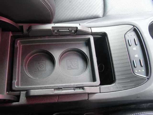 �Z���^�[�R���\�[���{�b�N�X���̃C���i�[�g���C�ł��B