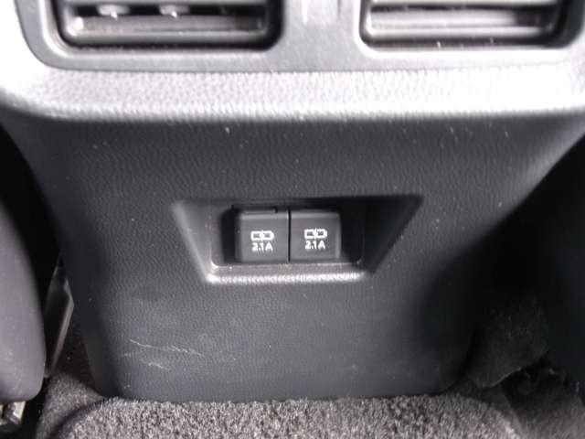 ��Ȏ�O�����ɂ��A�[�d�p�t�r�a�ڑ��[�q���Q����܂��B