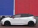 NISMOとは、レースシーンで磨かれた日産のパフォーマンスそのもの。研ぎ澄まされた機能美に結実するNISMOのデザイン。「速さを極めるほど美しくなる」。その哲学はデザインの細部に宿っています。
