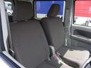シート地はファブリックです。乗用車のような心地よい乗り心地です。前席フルフラットシートにもできます。