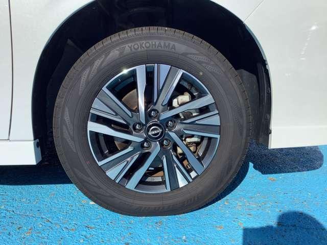 セレナ ２．０　ハイウェイスターＶ　４ＷＤ（16枚目）
