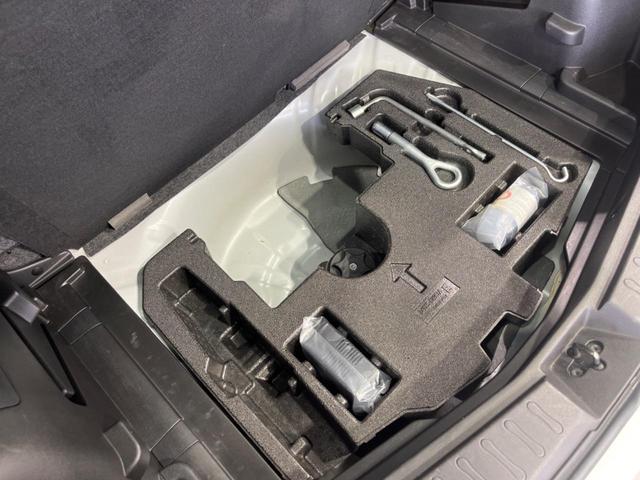 ノート Ｘ　ＳＤナビ　バックカメラ　衝突軽減装置　禁煙車　スマートキー　ＥＴＣ　車線逸脱警報　オートライト　ＣＤ／ＤＶＤ再生　地デジ　盗難防止装置　プライバシーガラス　アイドリングストップ　ウィンカーミラー（56枚目）