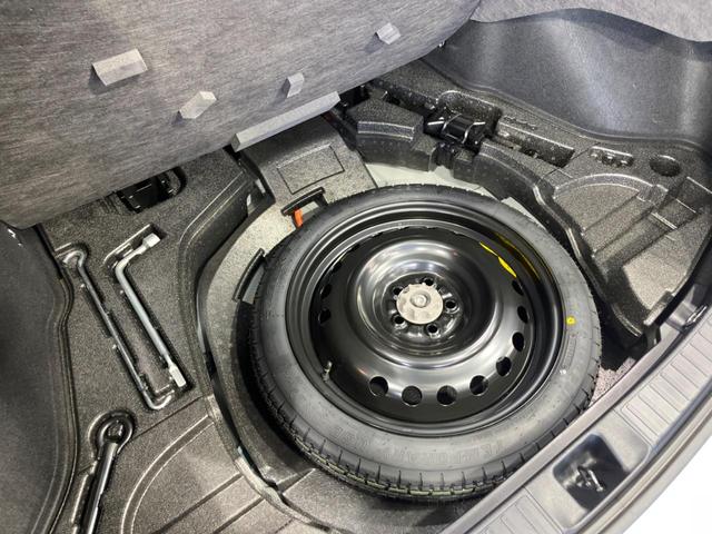 プリウス Ｓ　純正ナビ　全周囲カメラ　衝突軽減装置　ＡＣ１００Ｖ電源　レーダークルーズ　禁煙車　ドラレコ　コーナーセンサー　スマートキー　ＬＥＤヘッド　ディスプレイオーディオ　ＥＴＣ　オートハイビーム　車線逸脱警報（71枚目）