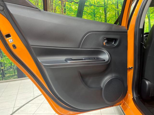 アクア Ｘ－アーバン　禁煙車　ハーフレザーシート　スマートキー　オートライト　オートエアコン　純正１６インチＡＷ　革巻きステアリング　横滑り防止装置　ドアバイザー　プライバシーガラス　電動格納ミラー（49枚目）