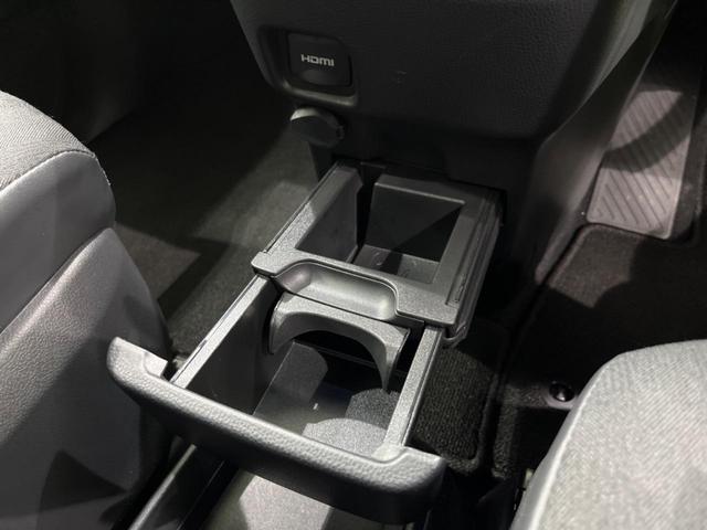 ヴォクシー ハイブリッドＳ－Ｇ　両側電動ドア　純正１０型ナビ　バックカメラ　衝突軽減装置　レーダークルーズ　禁煙車　コーナーセンサー　レーンキープ　ＬＥＤヘッド　ＥＴＣ２．０　オートハイビーム　誤発進抑制機能　先行車発進告知（56枚目）
