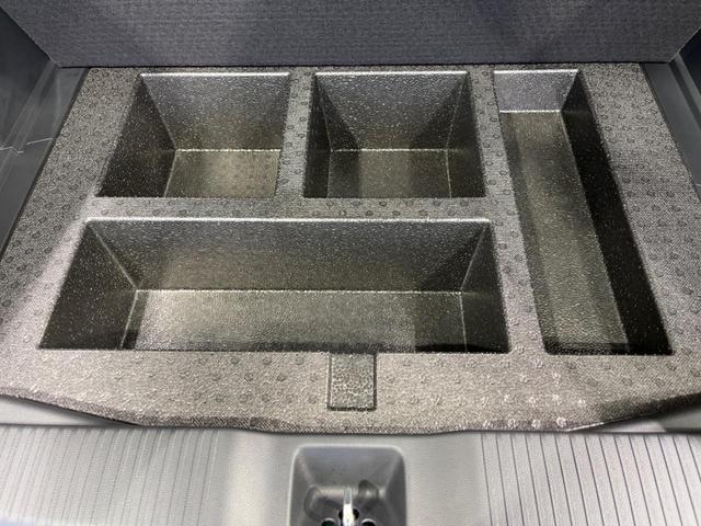 ヴェゼル Ｇ　４ＷＤ　登録済未使用車　衝突軽減装置　レーダークルーズ　シートヒーター　コーナーセンサー　レーンキープ　スマートキー　ＬＥＤヘッド　オートハイビーム　車線逸脱警報　誤発進抑制機能　先行車発進告知（39枚目）