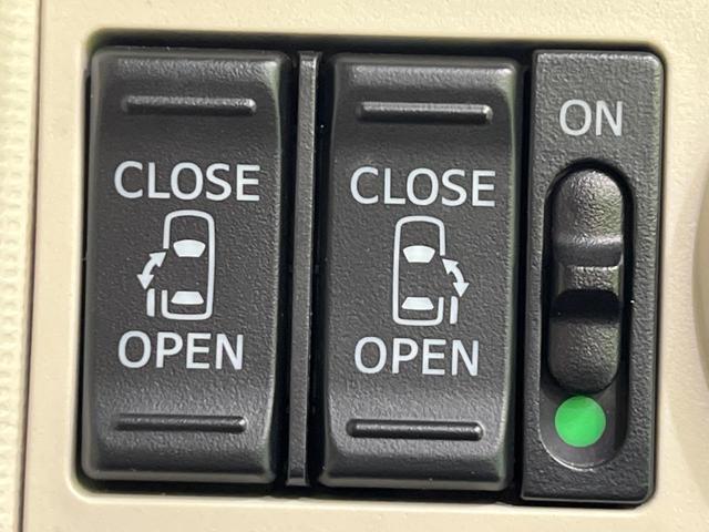 ムーヴキャンバス Ｇメイクアップ　ＳＡＩＩＩ　４ＷＤ　両側電動ドア　純正８型ナビ　バックカメラ　衝突軽減装置　禁煙車　２トーンカラー　クリアランスソナー　スマートキー　ＬＥＤヘッド＆フォグ　ＥＴＣ　オートハイビーム　誤発進抑制機能　先行車発進告知（3枚目）