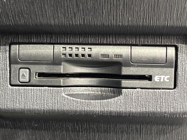 プリウスアルファ Ｓ　純正ナビ　バックカメラ　衝突軽減装置　禁煙車　前後ドラレコ　スマートキー　ＬＥＤヘッド＆フォグ　ＥＴＣ　オートハイビーム　車線逸脱警報　誤発進抑制機能　先行車発進告知　オートライト　オートエアコン（34枚目）