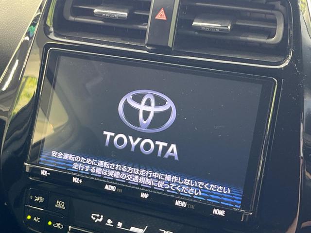 プリウス ＳセーフティプラスＩＩ　純正９型ナビ　全周囲カメラ　衝突軽減装置　レーダークルーズ　１００Ｖ電源　禁煙車　ドラレコ　コーナーセンサー　レーンキープ　スマートキー　ＬＥＤヘッド　ＥＴＣ２．０　オートハイビーム　オートエアコン（3枚目）