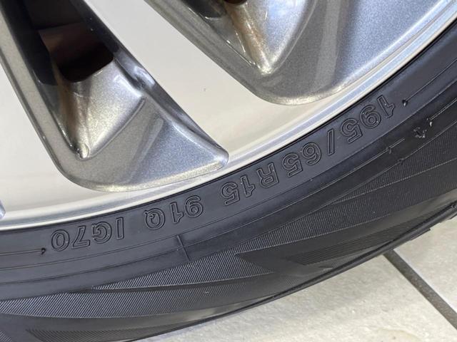プリウス ＳセーフティプラスＩＩ　純正９型ナビ　全周囲カメラ　衝突軽減装置　レーダークルーズ　１００Ｖ電源　禁煙車　ドラレコ　コーナーセンサー　レーンキープ　スマートキー　ＬＥＤヘッド　ＥＴＣ２．０　オートハイビーム　オートエアコン（26枚目）