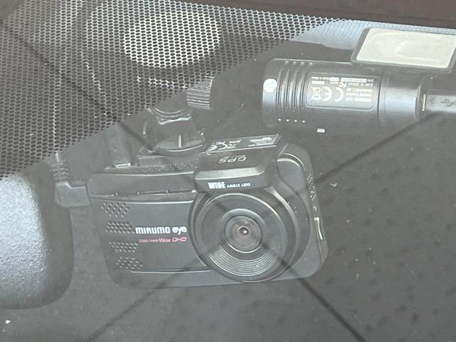 プリウス ＳセーフティプラスＩＩ　純正９型ナビ　全周囲カメラ　衝突軽減装置　レーダークルーズ　１００Ｖ電源　禁煙車　ドラレコ　コーナーセンサー　レーンキープ　スマートキー　ＬＥＤヘッド　ＥＴＣ２．０　オートハイビーム　オートエアコン（43枚目）