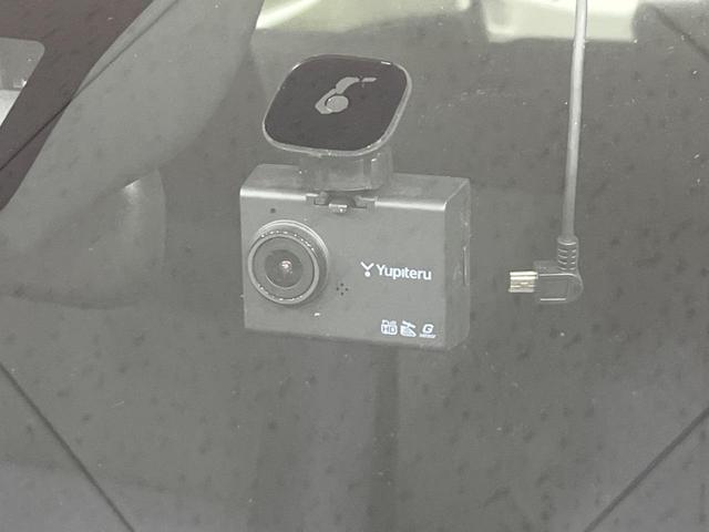 【ドライブレコーダー】安心・安全なカーライフに必須のドライブレコーダーを装備！走行中はもちろん、あおり運転や事故に遭遇した際の状況も映像で記録し、万一のリスクに備えます。