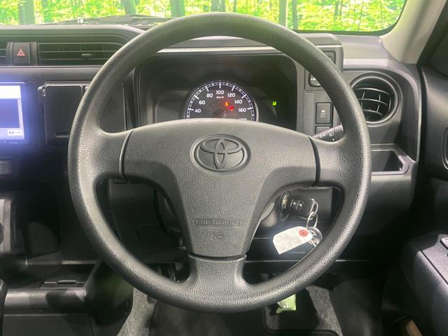 インテリアに合わせたデザインのステアリングは、運転される方のことも考え、運転しやすい形状、大きさです。是非一度、実際に触ってお確かめください。