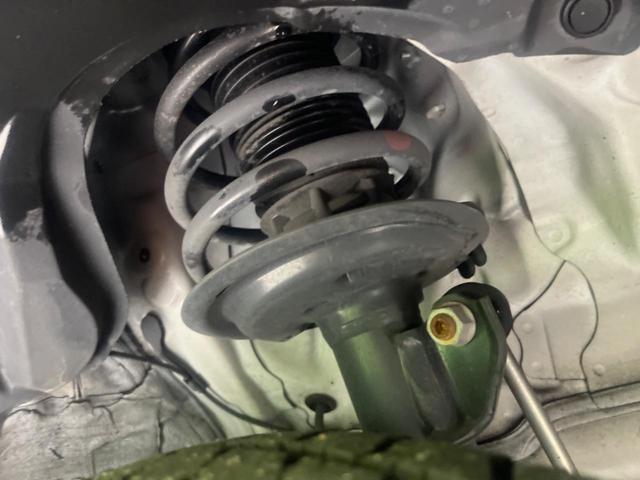 お車を安心してお乗りいただく為には、足回りの定期点検が欠かせません。サービスサポート（有償保証）では無料点検もご提供しており、安心のカーライフをお過ごしいただけるサポート体制が整っています。