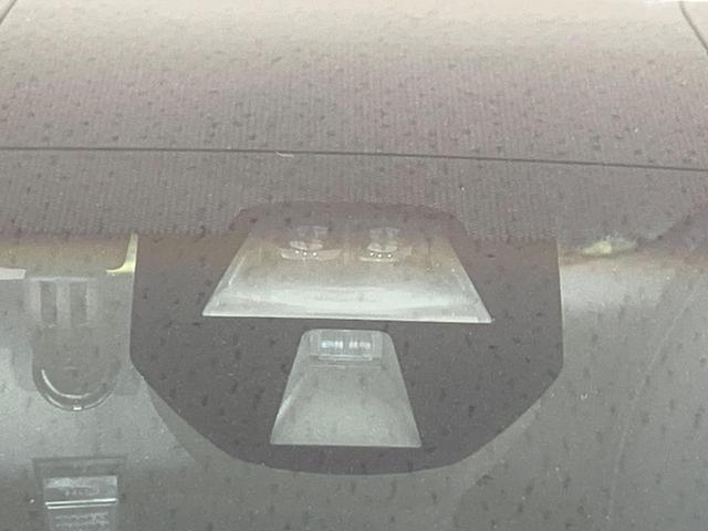 シャトル ハイブリッドＺ　純正ナビ　バックカメラ　衝突軽減装置　禁煙車　ハーフレザーシート　ドラレコ　コーナーセンサー　シートヒーター　スマートキー　ＬＥＤヘッド　ＥＴＣ　クルコン　フルセグ　オートライト　デュアルエアコン（5枚目）