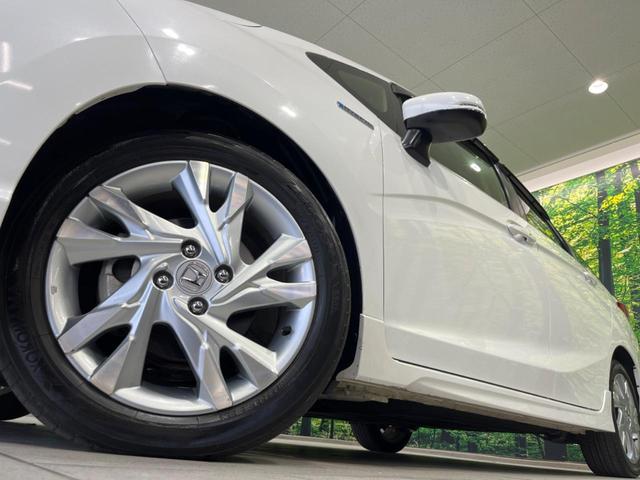 シャトル ハイブリッドＺ　純正ナビ　バックカメラ　衝突軽減装置　禁煙車　ハーフレザーシート　ドラレコ　コーナーセンサー　シートヒーター　スマートキー　ＬＥＤヘッド　ＥＴＣ　クルコン　フルセグ　オートライト　デュアルエアコン（13枚目）