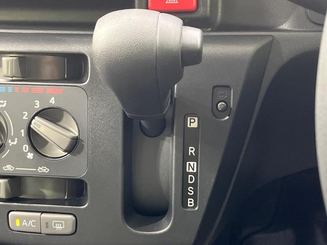 ミライース L SAIII 衝突軽減装置 禁煙車 クリアランスソナー オートハイビーム 車線逸脱警報 誤発進抑制機能 先行車発進告知 オートライト CD再生 AUX アイドリングストップ 横滑り防止装置 ドアバイザー(29枚目)